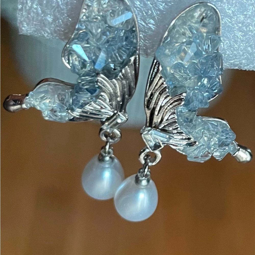 925 Sterling Silver stamped Ice Butterfly Pearls earrings brand new - Picture 4 of 5